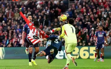 阿森纳名宿质疑门将决策失误，枪手客场2-2憾平桑德兰_比赛_拉亚_布莱恩·布罗比